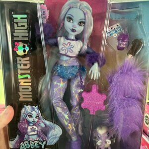Monster High Doll, Abbey Bominable Yeti Fashion Doll With Accessories NIB